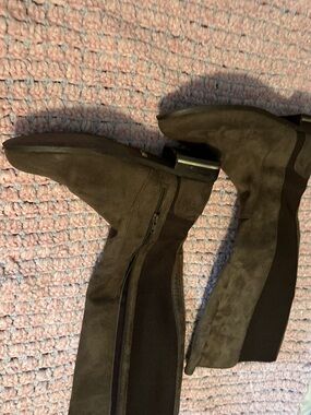 Women’s Knee-High Suede Stretch Boots - Dark Brown